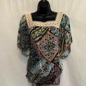 D-134 New Directions Colorful Lace Trim Short Sleeve Pullover Blouse Size‎ M